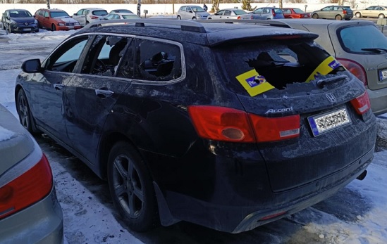 Varsinais-Suomen Perussuomalaisten puheenjohtaja Jyrki Ålandin autosta lyötiin lasit rikki torstain ja perjantain välisenä yönä Härkämäessä.