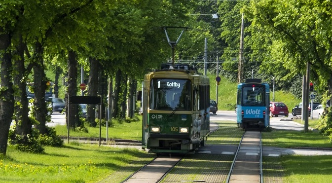 raitiovaunu Mäkelänkadulla.jpg