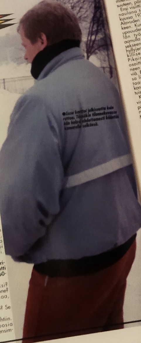 Sama mies, eri kuvakulma