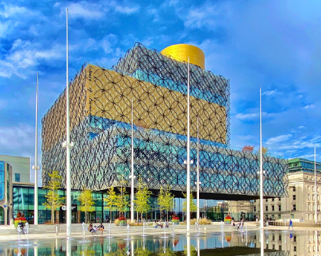 Birminghamin kirjasto on aika hieno modernin arkkitehtuurin tekele.jpg