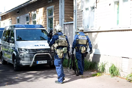Poliiseja varusteissa.png