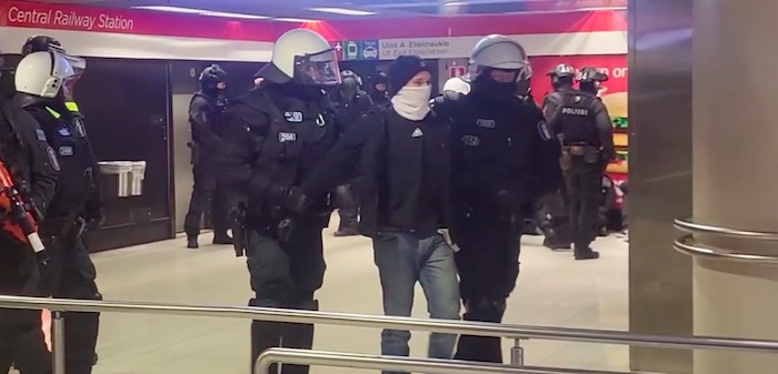 Poliisi_otti_kiinni.jpg