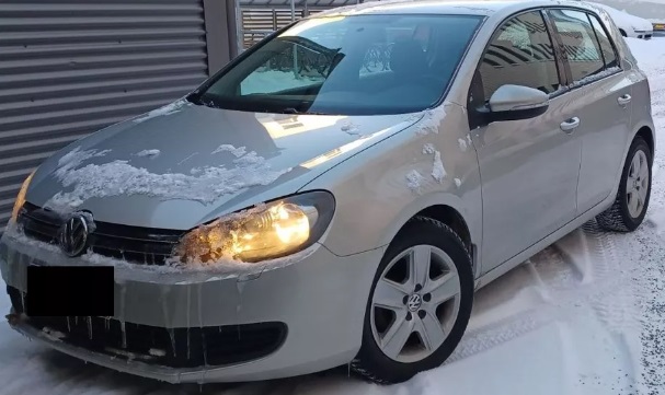 Keijo Hämäläinen liikkui metallinharmaalla henkilöautolla. Auton nykyinen omistaja ei liity rikosepäilyihin. POLIISI