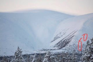 Pyhäkuru edestä. Punaisella miten ISn pallurat olisivat sijoittuneet käytännössä.