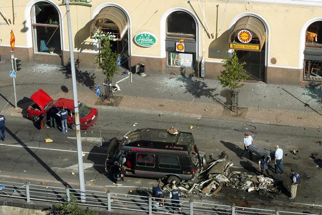 Autosta ja uhrista ei käytännössä jäänyt jäljelle yhtikäs mitään. Kuvat Iltasanomain linkistä