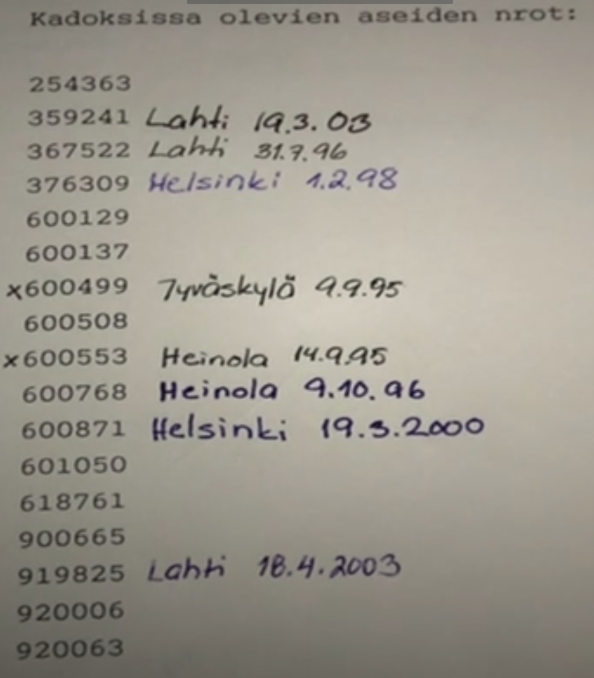 Sarjanumerot. Puolet löydetyistä on Lahti-Heinola -suunnalta. Kuvakaappaus Rikospaikka ohjelmasta.