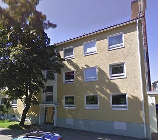 Henkirikos tehtiin tässä talossa ja kuvassa näkyvän C-rappukäytävän asunnossa. Kuva googlemaps.