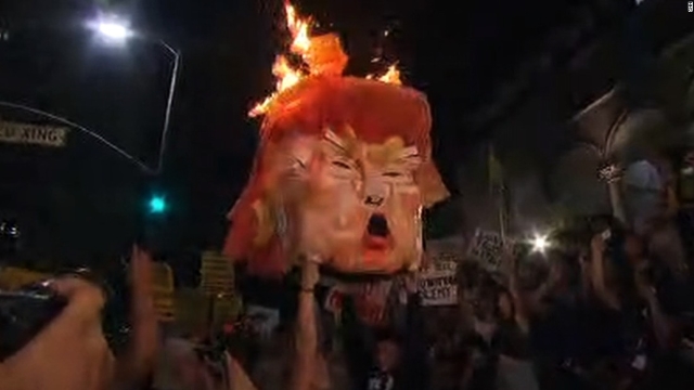 161109233225-donald-trump-effigy-fire-super-tease.jpg