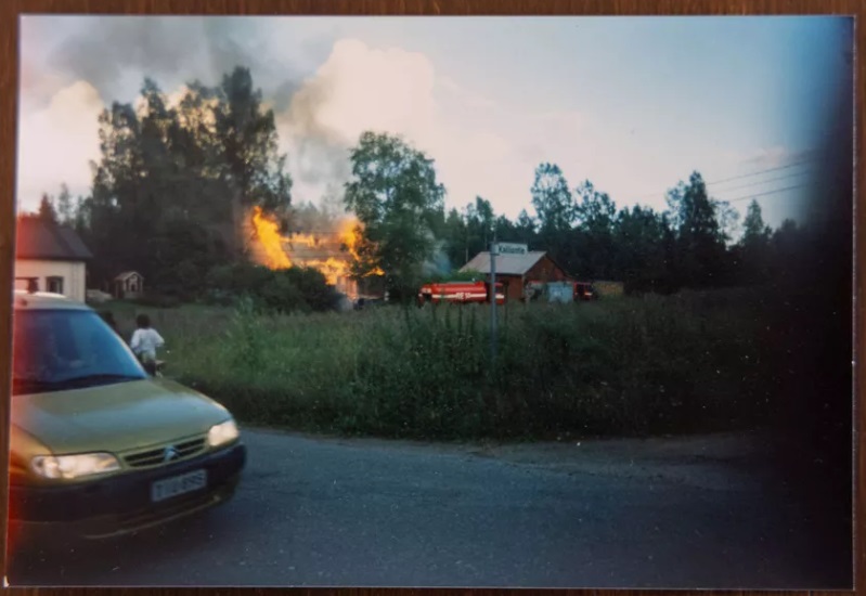 Talo paloi purkukuntoon. KUVA JENNI GÄSTGIVAR