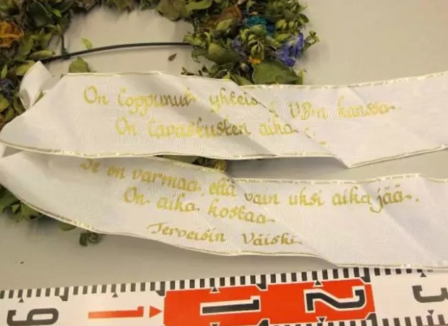 Mies jätti poliisiasemalle terveisensä. Viestissä puhutaan kostosta. KUVA: POLIISI