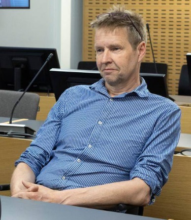 Amissa Oy:n yrittäjä Matti Janhonen esitti oikeusistunnon aluksi katselmuksen tekemistä leipomotiloihin Keuruulla, entisen varuskunnan alueelle. Kuva Riku Luoma