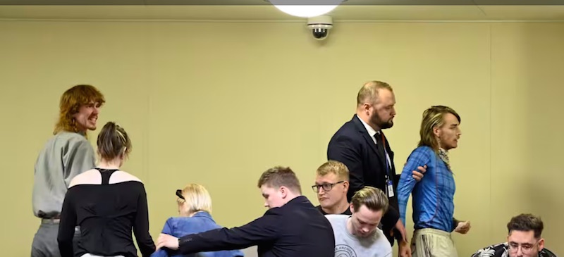 Miekkari_eduskunnassa.jpg