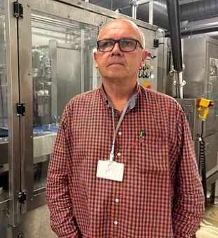 Pyynikin käsityöläispanimon värikäs historia saa jatkoa. Yhtiön hallitukseen on nimitetty juristi, teologi ja kirjailija Juhani Tamminen (kuvassa). Hän on kertonut olevansa entinen talousrikollinen. Yhtiön pääomistaja Samu Saarikoski on ollut otsikoissa viime kuukausien aikana sosiaalialan yritysten epäselvyyksien ja Tampereen kaupungin kanssa solmittujen sopimusten vuoksi. Kuva: Maaria Koskelo / Aamulehden arkisto, Sirli Pent