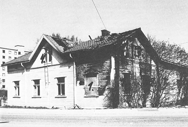 Peittääkseen jälkensä rikolliset sytyttivät palamaan uhrinsa huoneen, josta tuli levisi.jpg