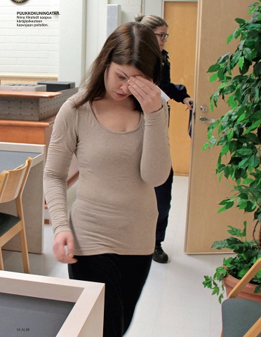 Söisitkö tämän naisen valmistamaa ja tarjoilemaa kalakeittoa? Kuva Alibi 2/2018.