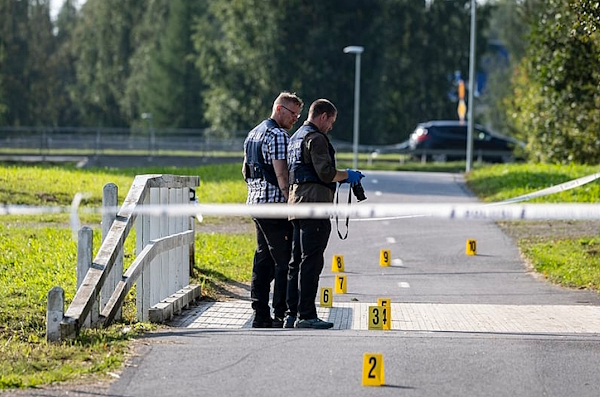 Poliisi suoritti teknistä tutkintaa Kastellissa puukotuksen vuoksi.jpg