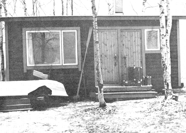 Ensimmäinen ampumispaikka. Kesannon mökki, missä ampuja piileksi.jpg