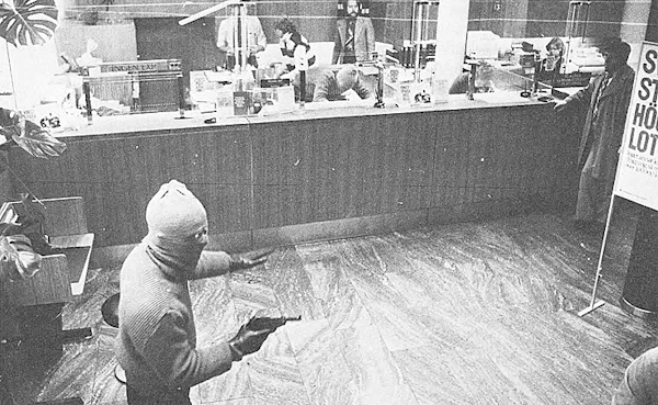 Eräs liigan monista ryöstöistä — sen viimeinen, ainakin tässä sarjassa.jpg