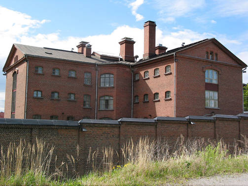 Käräjäoikeus passitti tappajakaksikon Kuopion vankilaan, josta heidät tulee toimittaa edelleen mielentilatutkimukseen. (HELINÄ SCHRODERUS)