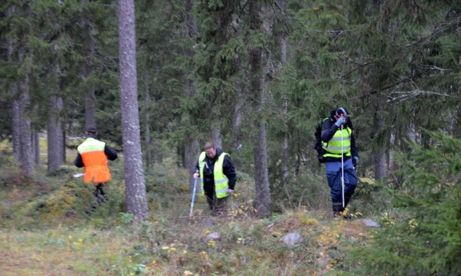Vapaaehtoisvoimin Toholammilla lauantaina toteutetuissa etsinnöissä löytyi lisää ruumiinosia. Kuva: Joni Mäki-Petäjä