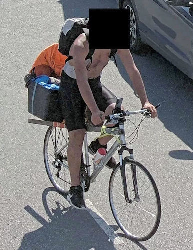 Britti pöyräilee.jpg
