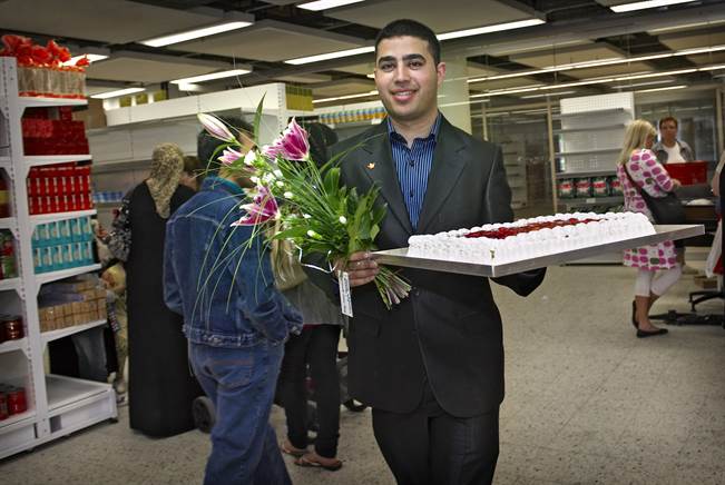 Ahmed Al Chibib tuomittiin muun muassa veropetoksesta ehdolliseen vankeuteen. Kuva vuodelta 2010 Idän Basaarin avajaisista.