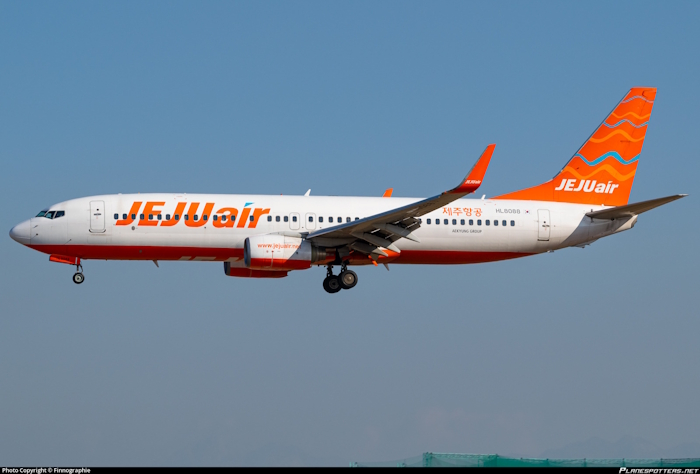 Jeju Air Flight 7C2216, operating a Boeing 737-8AS with registration HL8088.jpg