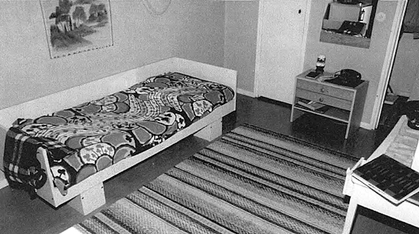 Äiti löytyi kuolleena tästä vuoteesta.jpg