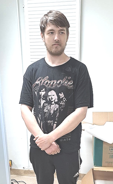 Epäilty Jesse Vuorinen kiinnioton jälkeen, valokuvattu 1.10.2023 Espoon poliisivankilassa..jpg