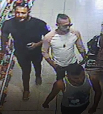 Poliisi haluaa tavoittaa nämä miehet järkyttävään happoiskuun liittyen. WEST MERCIA POLICE