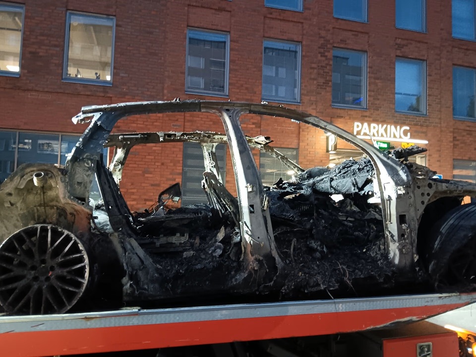 Avomallinen AUDIn Hybridiauto. Vuosimallia 2023..jpg