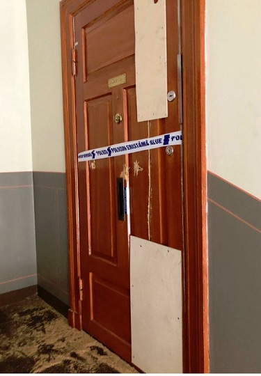 Kasarminkadun_ovi.jpg