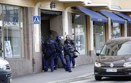Piiritystilanne tapahtui Helsingin Kasarmikadulla viime viikon torstaina. (KUVA: Lassi Rinne)