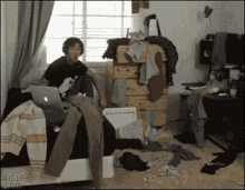 Teininuoren kämpän siivous - dirty-room-teenager.gif