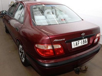 Poliisi toivoo havaintoja kuvan autosta. POLIISI