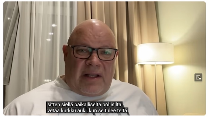 VKK_Ano_Suomen_poliisilta_kurkku_auki.jpg