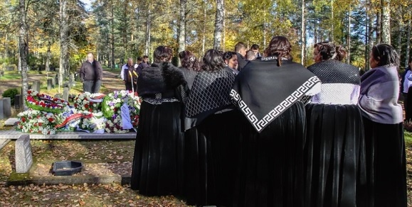 Kyseessä oli imatralaisen romanisuvun päämiehen hautajaiset.