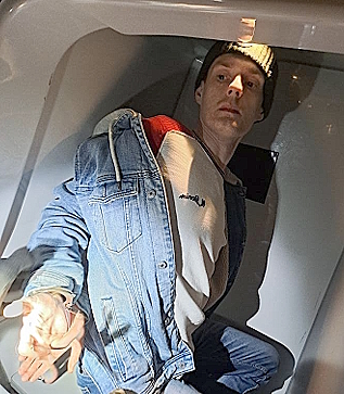 ...ja poliisiautossa kiinniotettuna teon jälkeen..jpg