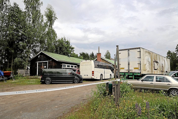 Poliisi on eristänyt Peitsarin lauantai-iltaisiin tapahtumiin liittyvän kiinteistön piha-alueen.jpg