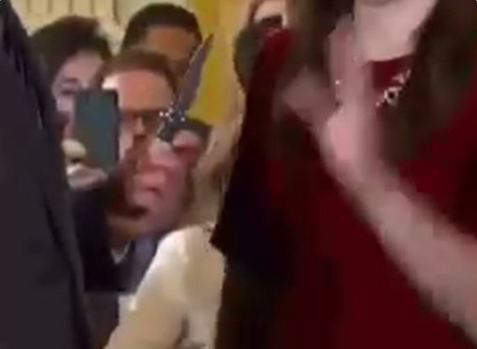 Acosta-pointing-a-knife.png