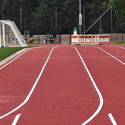 Herttoniemen yleisurheilukenttä.jpg