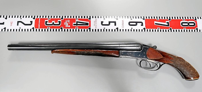 Takavarikoitujen aseiden joukossa oli katkaistu haulikko.jpg