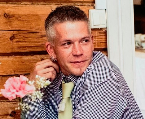 Petri Salonen kuoli 29. joulukuuta 2014. Salla Salonen on Petrin ex-puoliso. Heillä on kaksi lasta. Eron jälkeenkin Petri ja Salla pysyivät läheisinä ystävinä. ERIIKA AHOPELTO