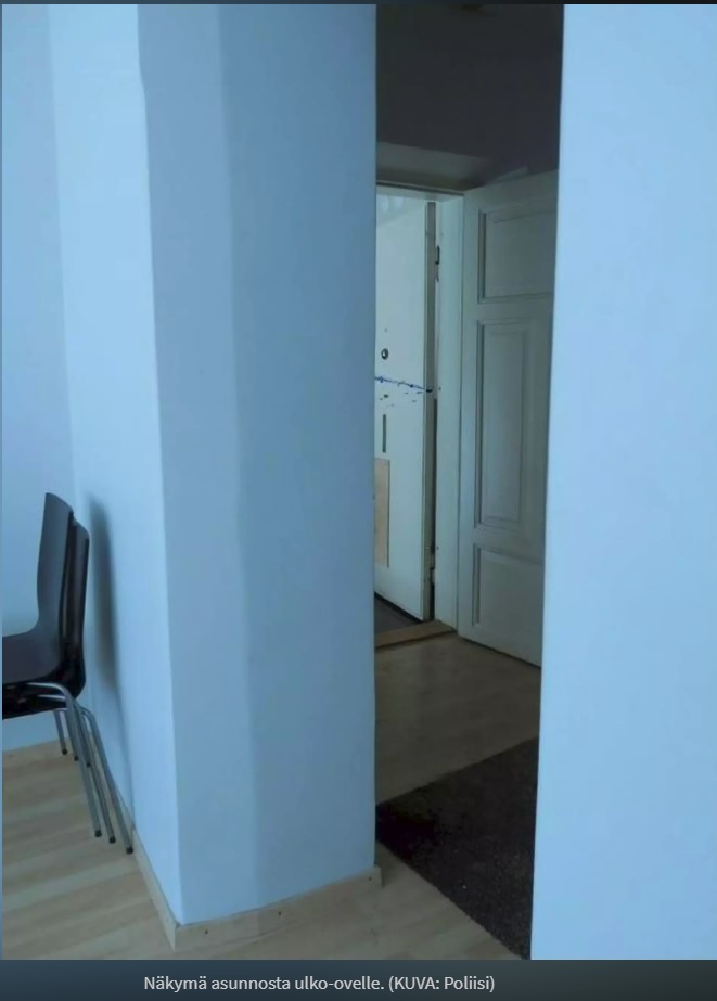 Näkymä asunnosta ulko-ovelle.jpg