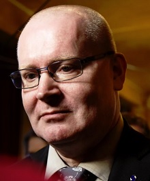 Sinisten Jari Lindström puolueen vaalivalvojaisissa Helsingissä.Heikki Saukkomaa / Lehtikuva