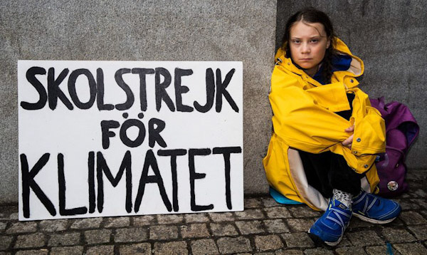 Ensimmäisissä mediajutuissa Greta kuvattiin kadulla istumassa.jpg