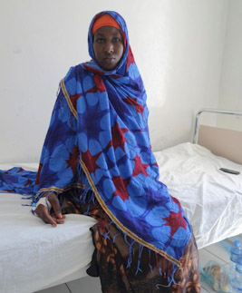 Hardonsa Abdilah, 17v, valmistautui esikoisensa syntymään Garowen yliopistollisessa keskussairaalassa.jpg