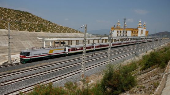 Sähköinen raideyhteys avattiin Addis Abeban ja Djiboutin välille vuonna 2016. Se on pituudeltaan noin 750km.jpg