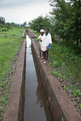 Osa Buranestin kastelujärjestelmästä, jonka avulla toivotaan saatavan useampi sato vuodessa sadekaudella säilöön otettavan veden avulla.jpg