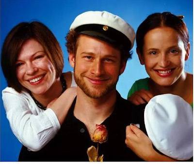 Anni Sinnemäki, Lorentz Backman ja Maija Vilkkumaa vuonna 2005.jpg